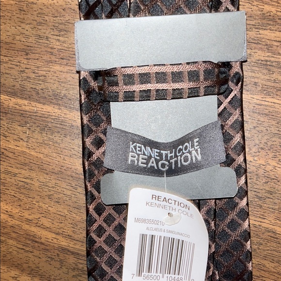 Kenneth Cole Reaction Black and Copper Patterned Tie - Picture 4 of 4